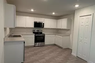 880 Hudson Valley Dr, Poinciana, FL 34759 - Photo 3