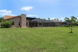 12313 SW Kingsway Cir, Lake Suzy, FL 34269 - Photo 11
