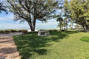 1900 Alamanda Dr, Naples, FL 34102 - Photo 15