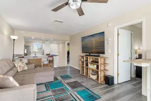 12538 SW Kingsway Cir, Lake Suzy, FL 34269 - Photo 9