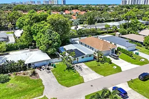 736 92nd Ave N, Naples, FL 34108 - Photo 5