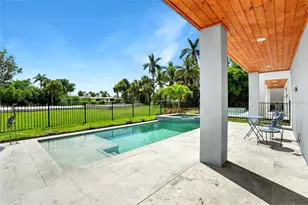 910 W Olympia Ave, Punta Gorda, FL 33950 - Photo 3