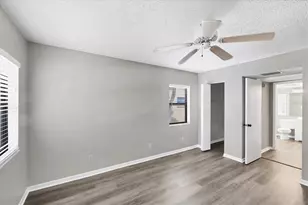 626 Bird Bay Dr S, Venice, FL 34285 - Photo 9