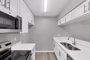 626 Bird Bay Dr S, Venice, FL 34285 - Photo 5