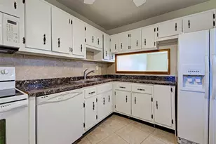 245 Center Rd, Venice, FL 34285 - Photo 11