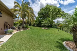 301 Thorn Hill Pl, Sun City Center, FL 33573 - Photo 33