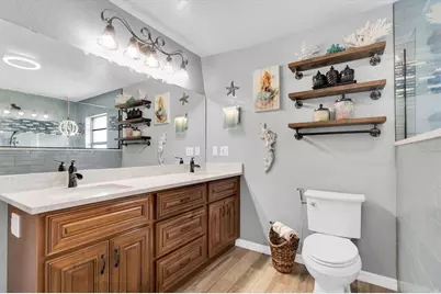 301 Thorn Hill Place, Sun City Center, FL 33573 - Photo 9