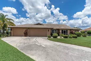 301 Thorn Hill Pl, Sun City Center, FL 33573 - Photo 1