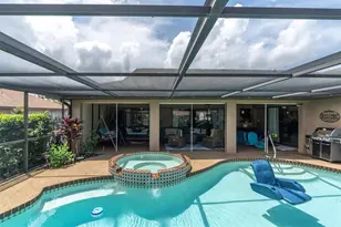 301 Thorn Hill Pl, Sun City Center, FL 33573 - Photo 3