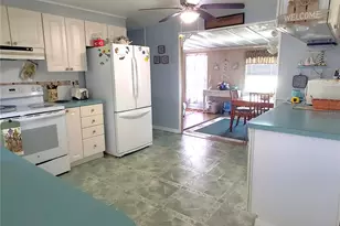 176 W Manatee Loop, Punta Gorda, FL 33950 - Photo 9