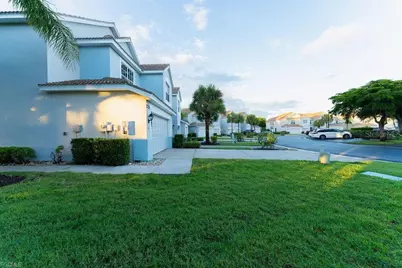 8350 Village Edge Circle #4, Fort Myers, FL 33919 - Photo 7