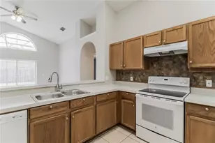 4629 Eagle Peak Dr, Kissimmee, FL 34746 - Photo 3