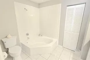 623 Oak Hill Cir, Sarasota, FL 34232 - Photo 19