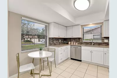 623 Oak Hill Circle #28, Sarasota, FL 34232 - Photo 5