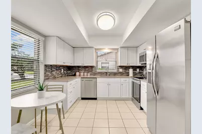 623 Oak Hill Circle #28, Sarasota, FL 34232 - Photo 3