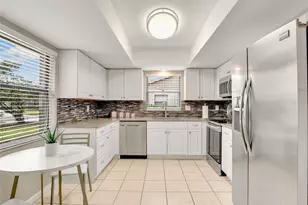 623 Oak Hill Cir, Sarasota, FL 34232 - Photo 3