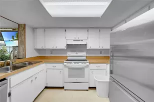 4221 Triton Rd, Venice, FL 34293 - Photo 9