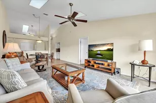 12221 SW Kingsway Cir, Lake Suzy, FL 34269 - Photo 9