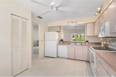 6101 34th Street W #33G, Bradenton, FL 34210 - Photo 9