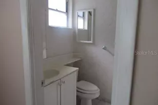 5571 Riverbluff Cir, Sarasota, FL 34231 - Photo 11