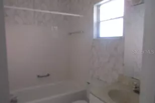 5571 Riverbluff Cir, Sarasota, FL 34231 - Photo 9