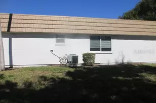 5571 Riverbluff Cir, Sarasota, FL 34231 - Photo 7