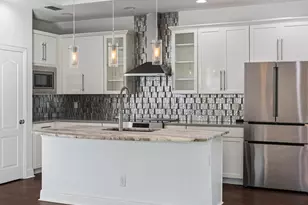 805 Molly, Sarasota, FL 34232 - Photo 9