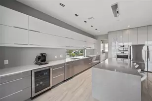 36 Dolphin Dr, Treasure Island, FL 33706 - Photo 5