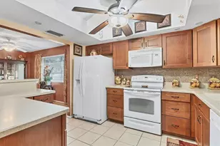 3947 Panola Ln, Sarasota, FL 34232 - Photo 9