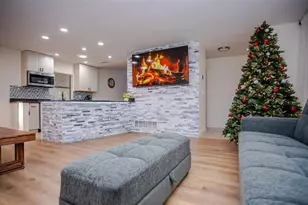 2719 Forest Knoll Dr, Sarasota, FL 34232 - Photo 3