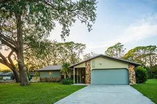 2719 Forest Knoll Dr, Sarasota, FL 34232 - Photo 1