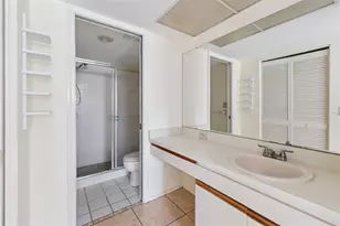 4306 Madeira Ct, Sarasota, FL 34233 - Photo 15