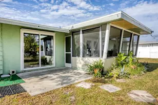 119 Sunnyside St NW, Port Charlotte, FL 33952 - Photo 5