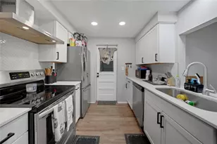 819 Haleybury St NW, Port Charlotte, FL 33948 - Photo 9