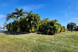 193 W Pine Valley Ln, Rotonda West, FL 33947 - Photo 7