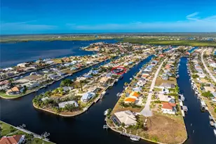128 Sinclair St SE, Port Charlotte, FL 33952 - Photo 3