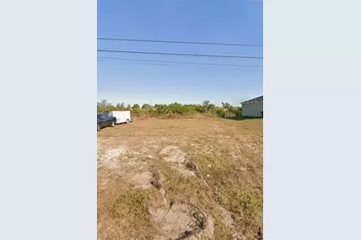 2121 NE 5th Place, Cape Coral, FL 33909 - Photo 3