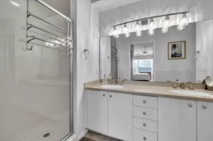 9601 Castle Point Dr, Sarasota, FL 34238 - Photo 23