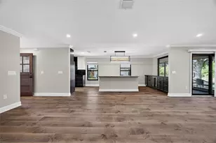 3641 Glen Eagle Dr, Sarasota, FL 34238 - Photo 7