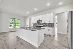 459 NE 2nd Pl, Cape Coral, FL 33909 - Photo 11