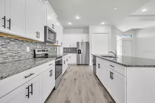 459 NE 2nd Pl, Cape Coral, FL 33909 - Photo 7