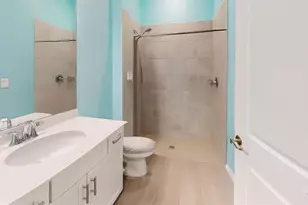 17420 Jadestone Ct, Venice, FL 34293 - Photo 9