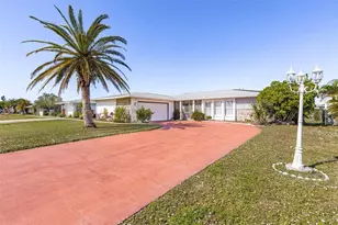 10 Golfview Rd, Rotonda West, FL 33947 - Photo 9