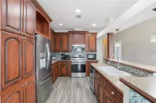 8461 Kinglet Dr, Englewood, FL 34224 - Photo 9