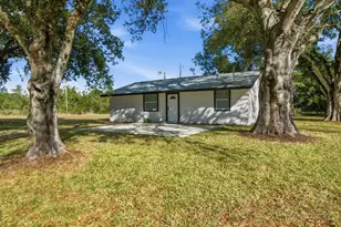 390 Hazel Cir, Punta Gorda, FL 33982 - Photo 3