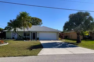 293 Broadmoor Ln, Rotonda West, FL 33947 - Photo 1