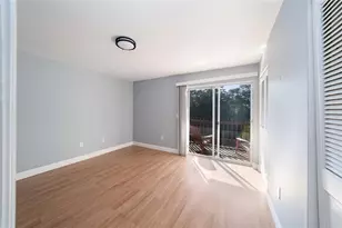 3242 Ramblewood Dr N, Sarasota, FL 34237 - Photo 11