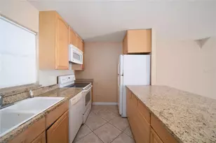 3242 Ramblewood Dr N, Sarasota, FL 34237 - Photo 7