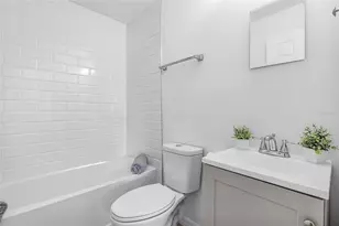 1518 SW Courtyards Ln, Cape Coral, FL 33914 - Photo 5