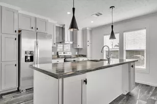 3162 Mercury Ln, North Fort Myers, FL 33903 - Photo 9